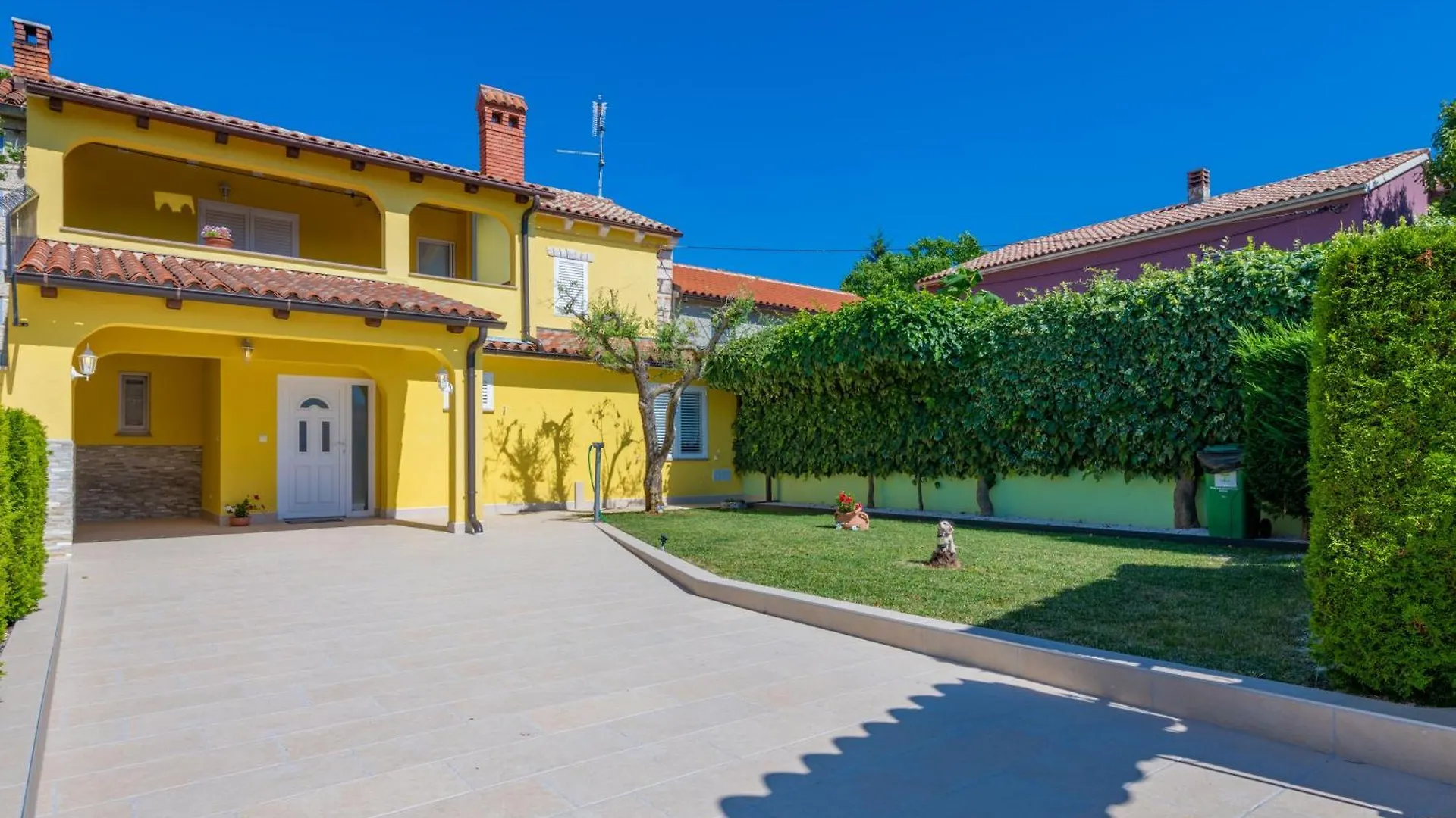 Villa Dajana, A Cozy Pet Friendly Villa Minutes From The Beach Juršići