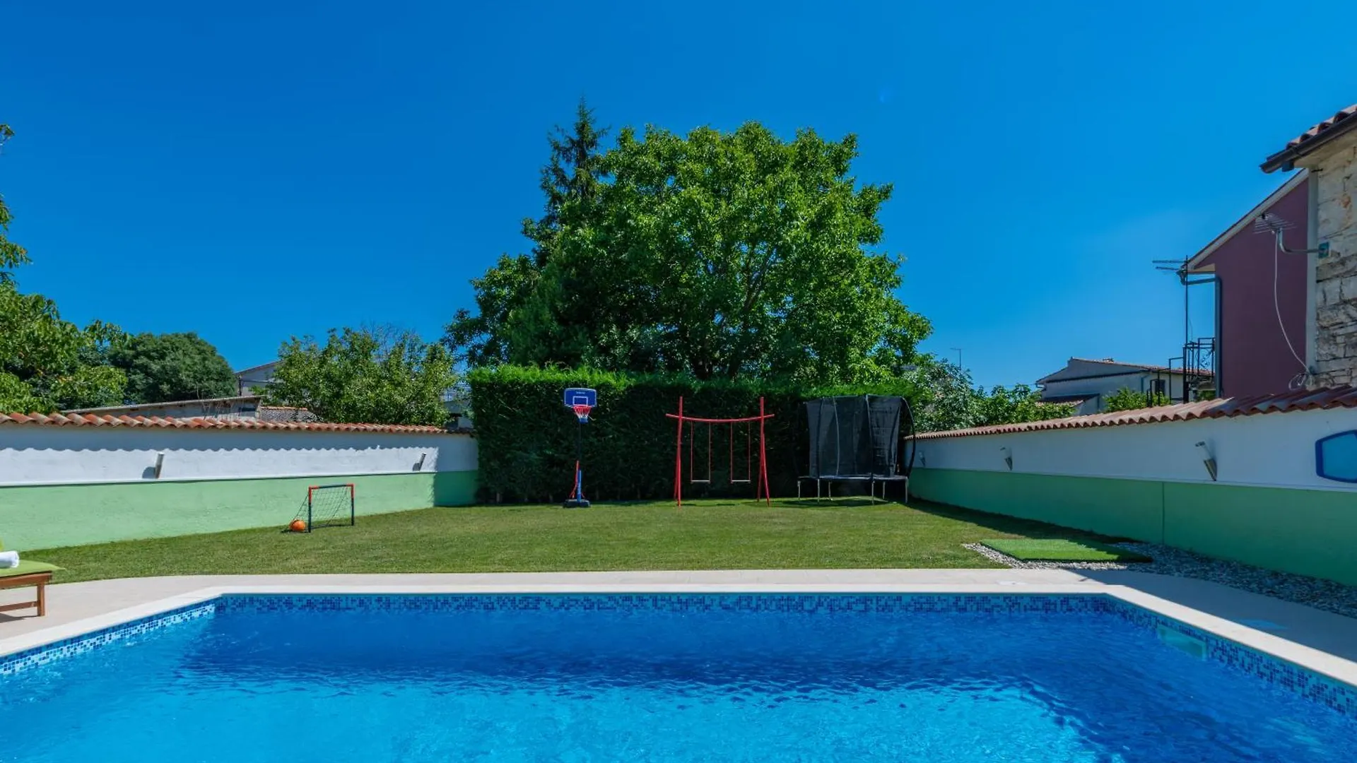 Villa Dajana, A Cozy Pet Friendly Villa Minutes From The Beach Juršići Nyaraló