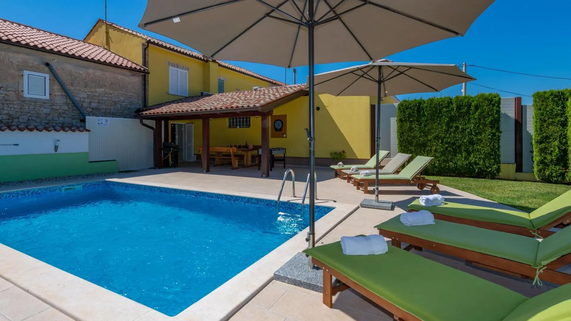 Villa Dajana, A Cozy Pet Friendly Villa Minutes From The Beach Juršići