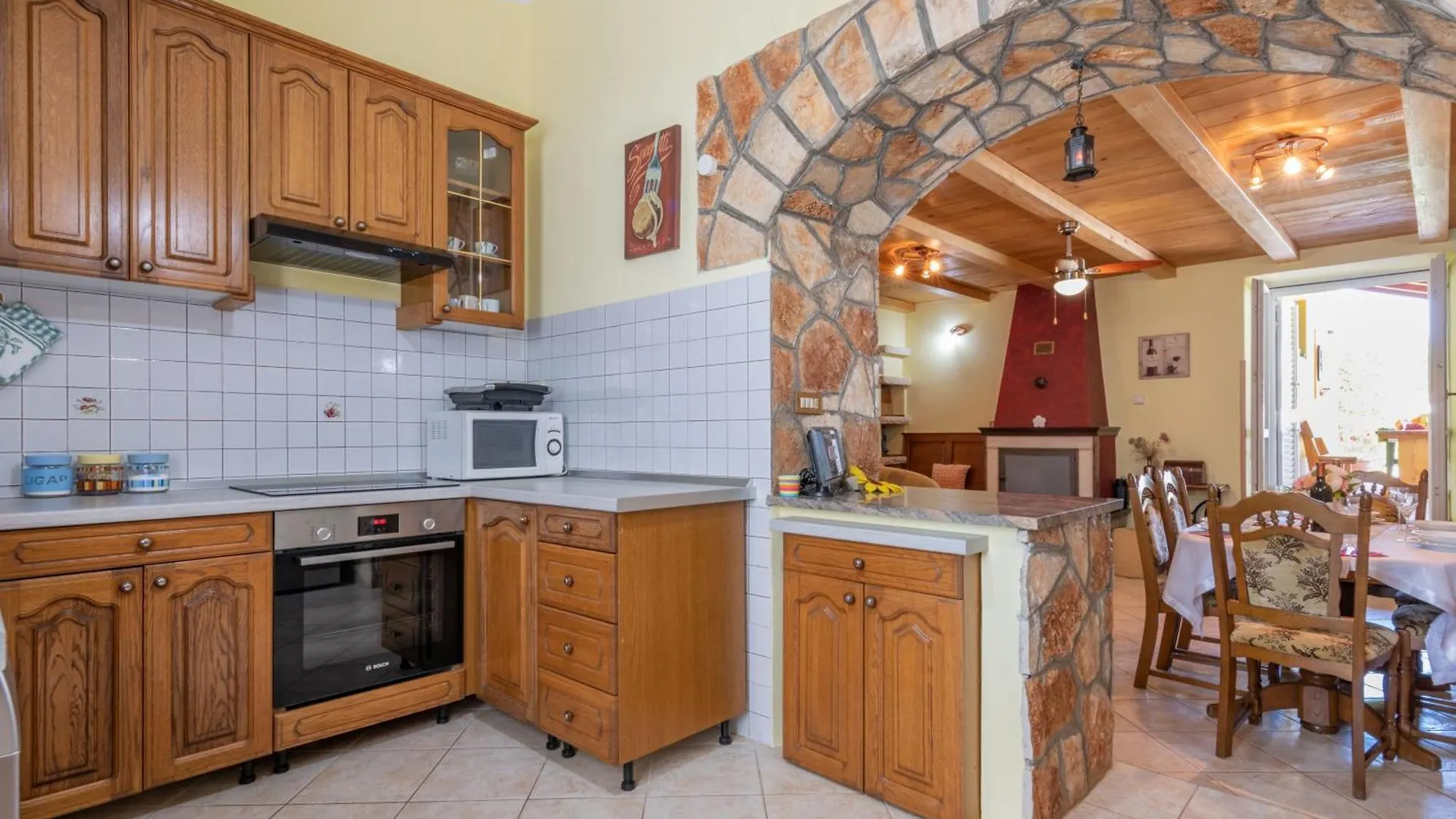 Villa Dajana, A Cozy Pet Friendly Villa Minutes From The Beach Juršići بيت للعطل